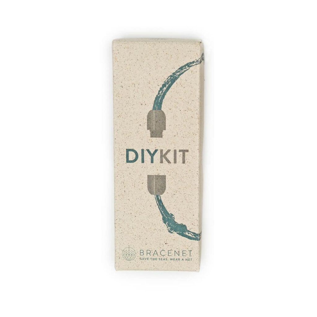 Abbildung der BRACENET DIY KIT Verpackung zur Fertigung deines eigenen Armbands aus Fischernetz