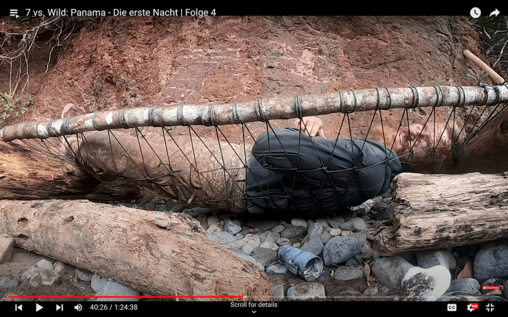 Fritz Meinecke baut sich eine Hängematte aus Fischernetzen bei 7 vs Wild