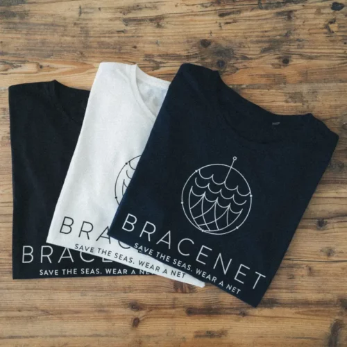 Bracenet T-Shirts aus Bio-Baumwolle in weiß, blau und schwarz