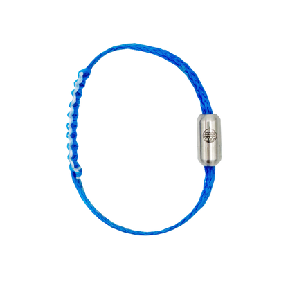Dezember BRACENET Upcycling Armband Arctic Ocean II aus blauen Fischernetzen mit Makramee Knoten in Hellblau und Magnetverschluss aus Edelstahl in Silber