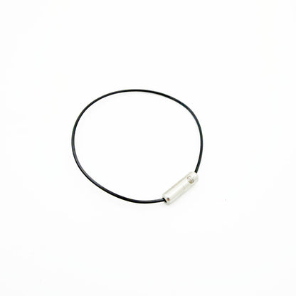 CourtNet Armband aus Tennissaiten in Schwarz mit Drehverschluss in Silber 