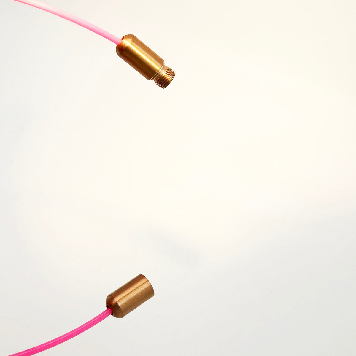 CourtNet Armband aus Tennissaiten in Pink mit Drehverschluss in Roségold