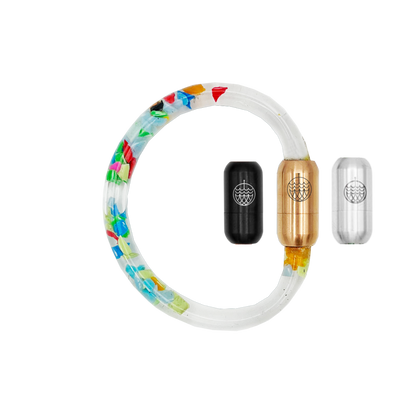 Floating bracelet containing microplastics