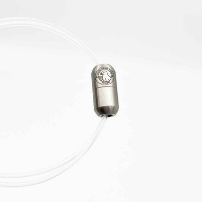 Alles für die Tiere immer - Robbe "Walvis" Armband aus transparenten Langleinen von BRACENET mit Drehverschluss in silber und "Alles für die Tiere, immer" Gravur mit Robben-Motiv.