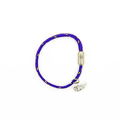 BRACENET Armband aus Fischernetz in Lila mit Magnetverschluss in Silber und einem Otter-Anhänger in Silber. 