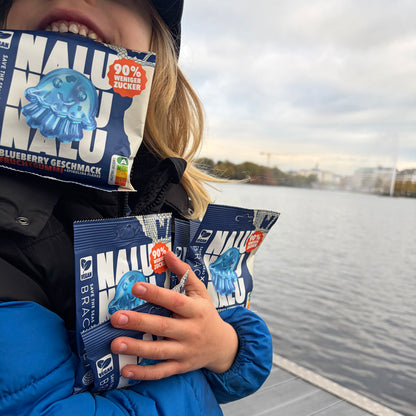 NALU x BRACENET Quallen Armband aus Fischernetz mit Fruchtgummi