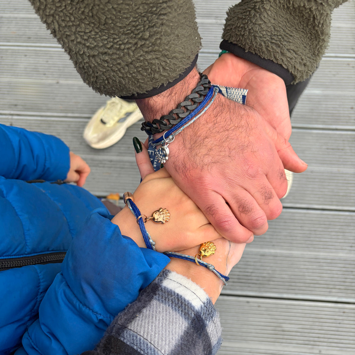 NALU x BRACENET Quallen Armband aus Fischernetz mit Fruchtgummi