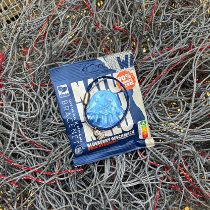 NALU x BRACENET Quallen Armband aus Fischernetz mit Fruchtgummi