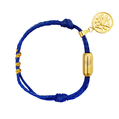 Sicilia, Sizilien Bracenet Bracelet aus Fischernetz in blau und gold mit Edelstahl Magnetverschluss und einem Medusa Anhänger als Freisteller