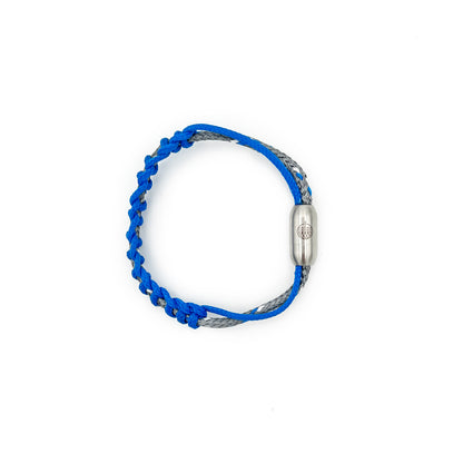 BRACENET Upcycling Armband Scotia Sea aus grauen und blauen alten Fischernetzen und einem silbernen Bajonettverschluss. 