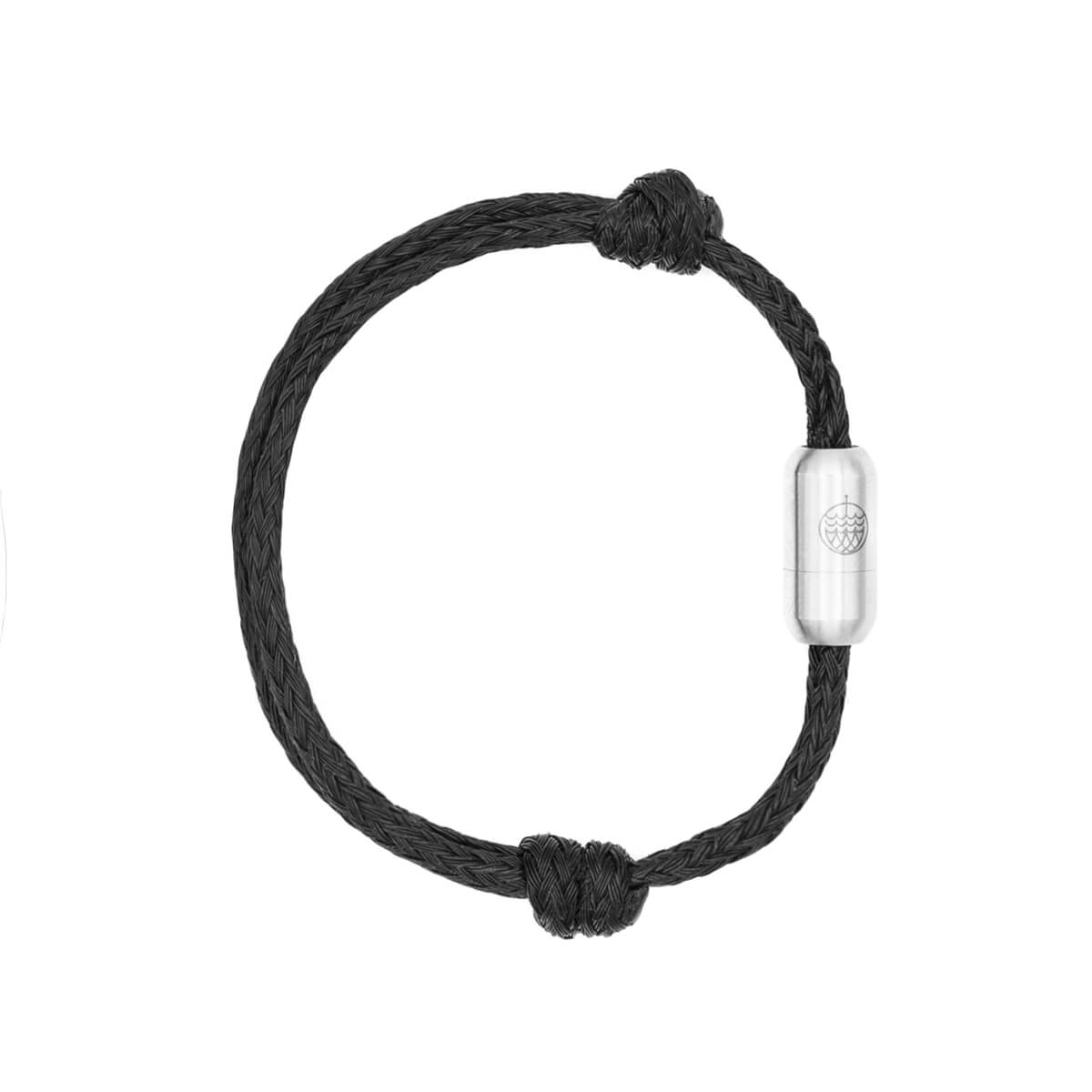 BRACENET Upcycling Armband Black Sea aus schwarzen Fischernetzen gefertigt, größenverstellbar mit Magnetverschluss in silber