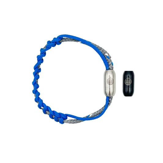 BRACENET Upcycling Armband Scotia Sea aus grauen und blauen alten Fischernetzen und einem schwarzen oder silbernen Bajonettverschluss. 