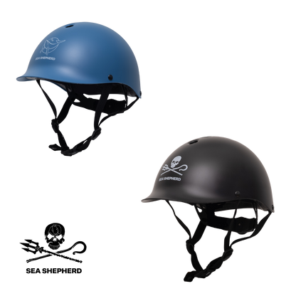 Dashel x BRACENET Kids' Sea Shepherd Fahrradhelm in blau mit Blue Whale Logo und in Schwarz mit Jolly Roger Logo.