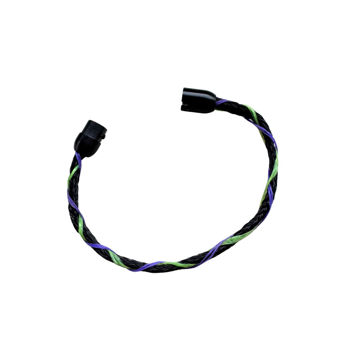 Januar Bracenet Kara Sea aus schwarzem Fischernetz mit Umwicklungen aus Dolly Ropes in Grün und Lila mit schwarzem Bajonettverschluss geöffnet. 