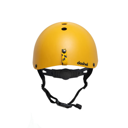 Dashel x BRACENET Kids' Ocean Fahrradhelm in Gelb mit Schlaufe aus Fischernetzen in Gelb und Blau von hinten.
