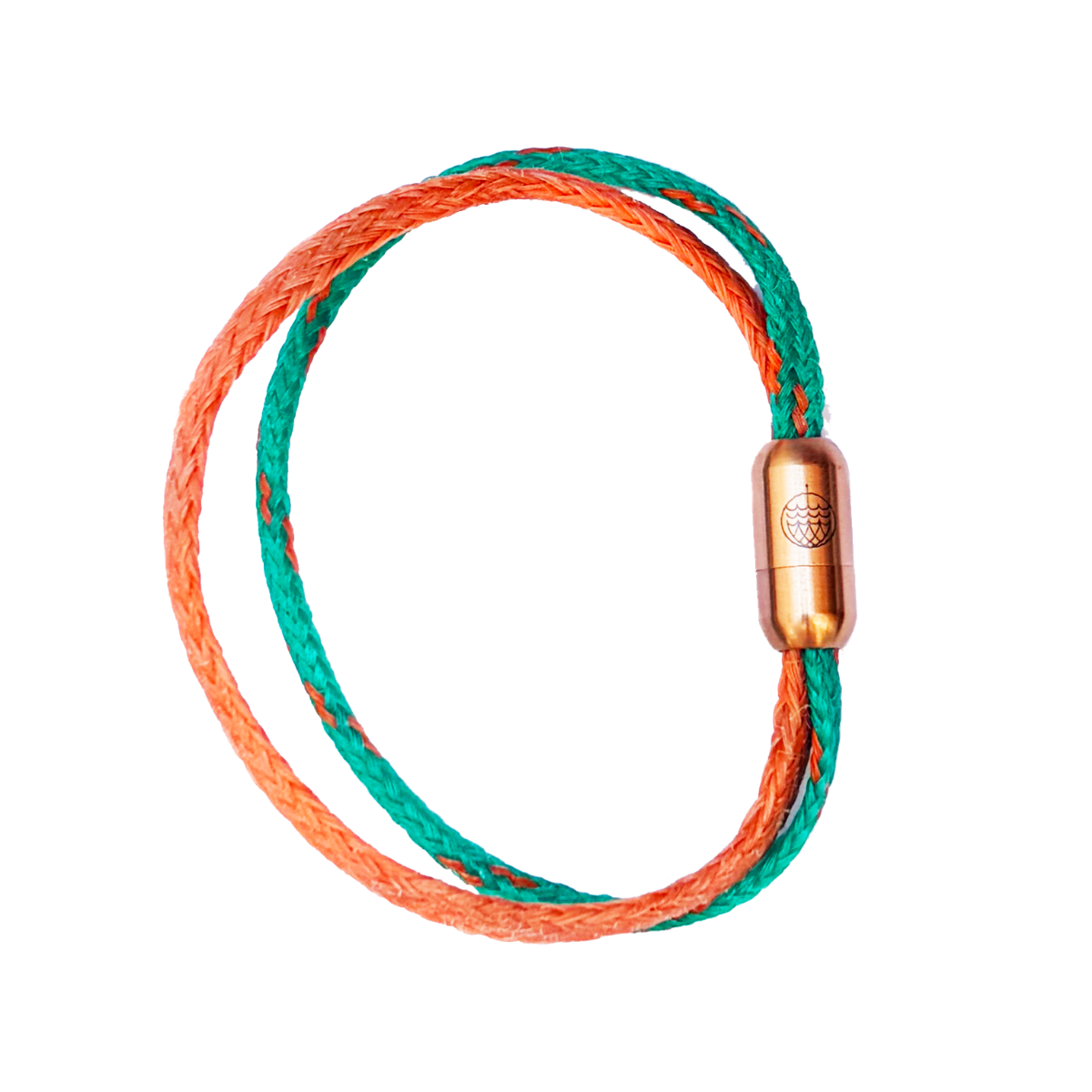 August Bracenet Phuket Armband aus Fischernetz mit einem Strang Fischernetz in Grün mit Highlights in Orange, einem Strang Fischernetz in Orange und einem Magnetverschluss in Roségold. 