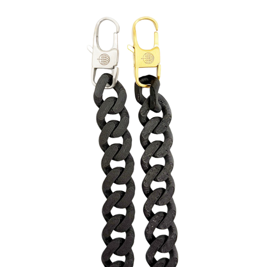 SeaChain Bracenets in 3D Druck aus alten Fischernetzen hergestellt in Schwarz mit kleinem Clip Karabiner in Gold oder Silber. 
