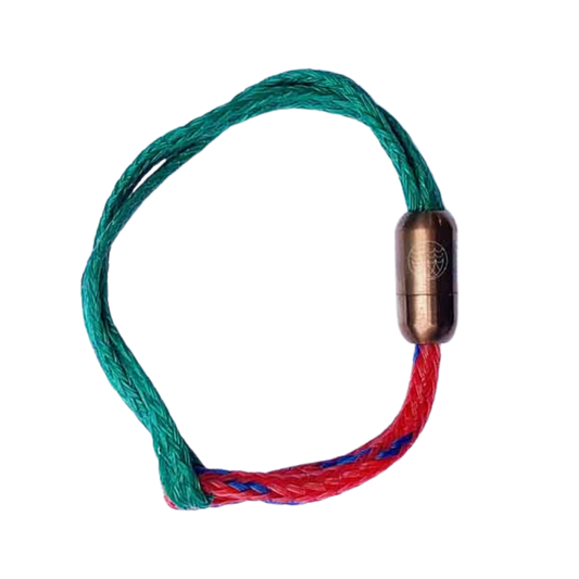 BRACENET Christmas Bracenet aus einem grünen und einem roten Fischernetz mit coffee Magnetverschluss.